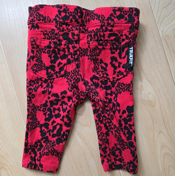Trukfit red and black animal print 2-piece vest and pants set - Picture 5 of 7